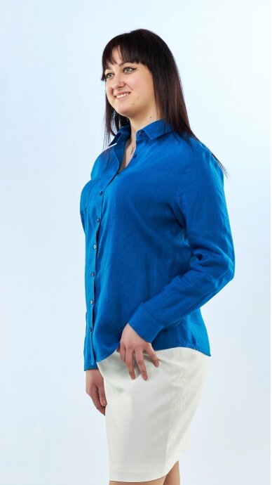 Blouse with long sleeves